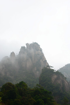 雾中的三清山 水墨山水画