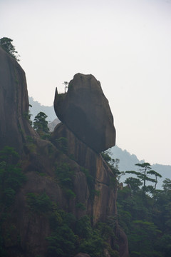 雾中的三清山 水墨山水画