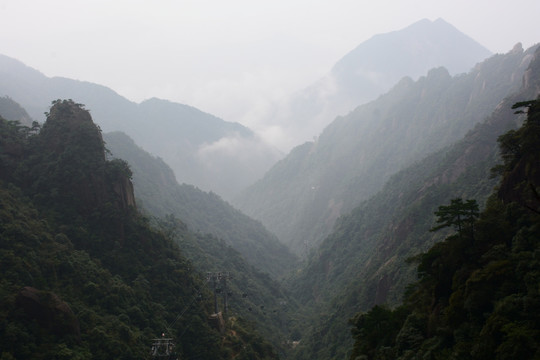 雾中的三清山 水墨山水画