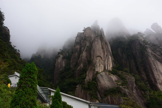 雾中的三清山 水墨山水画