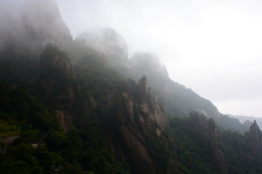 雾中的三清山 水墨山水画