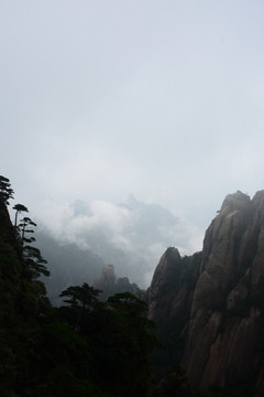 雾中的三清山 水墨山水画