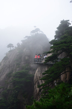 雾中的三清山 水墨山水画