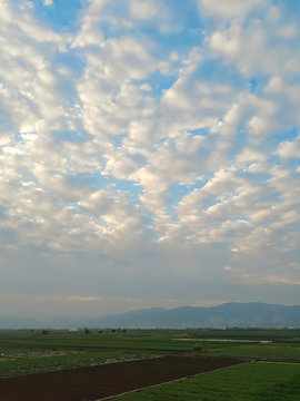 云 天空 田野