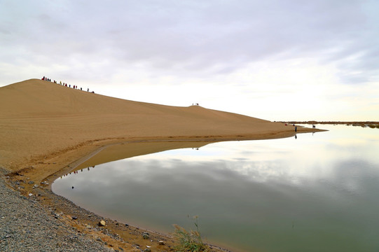 沙山 湖水