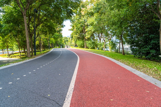 户外跑步道和自行车道