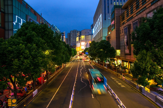 城市道路夜景