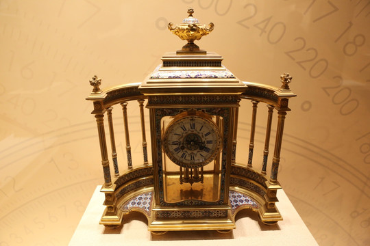 法国铜镀金珐琅围屏式钟