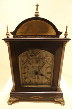 清朝木质嵌铜饰座钟