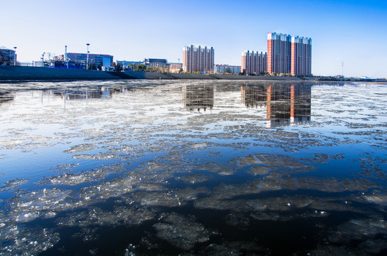 水岸新城