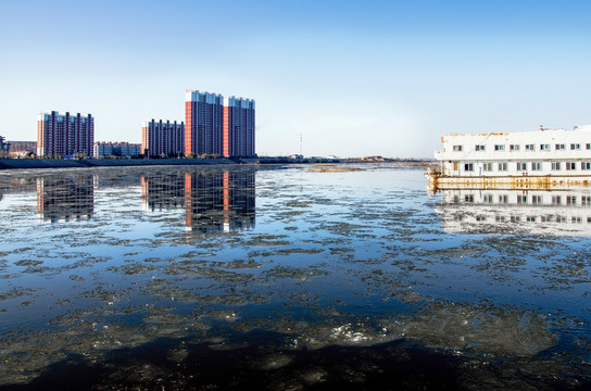 水岸新城