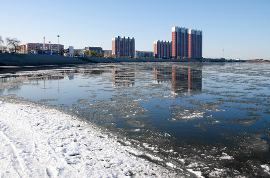 水岸新城