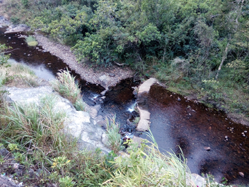 山涧溪水