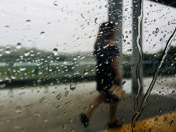 雨中人