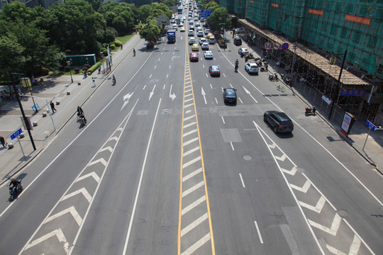 集庆路路面