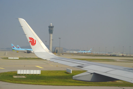 仁川机场控制塔 大韩航空飞机