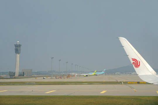 仁川机场控制塔 大韩航空飞机