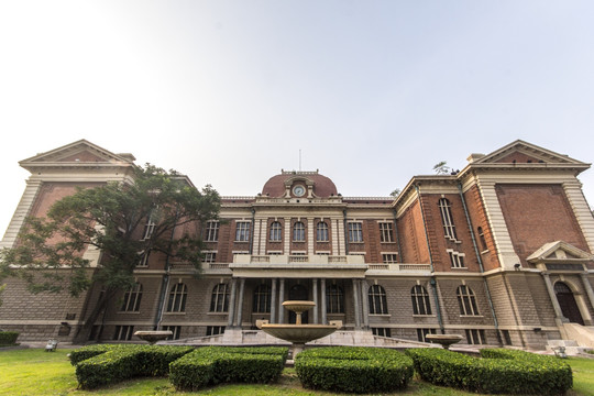 天津外国语大学主楼全景