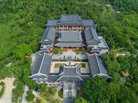 鸟瞰深圳大鹏东山寺