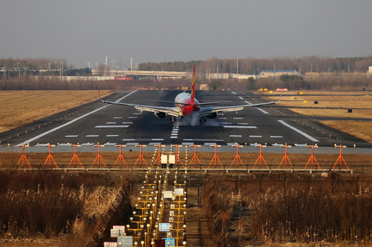 飞机落地 降落 海南航空