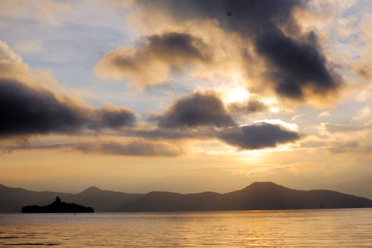 泸沽湖 日出