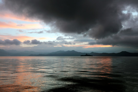 泸沽湖 日出