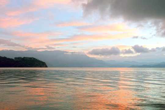 泸沽湖 日出