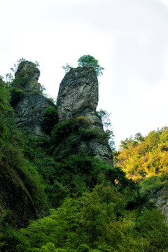 穿岩十九峰景区怪石