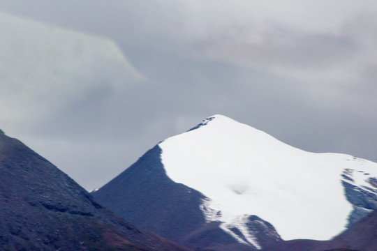 西藏雪山