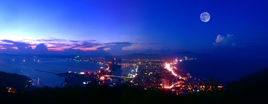 海滨城市夜景