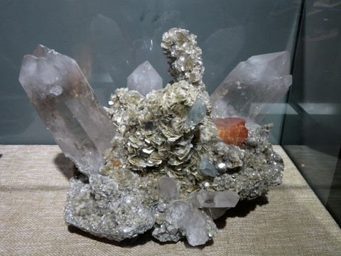 白钨矿 水晶