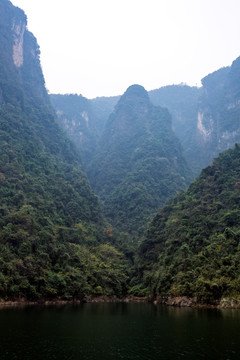 长江峡谷风光 远山