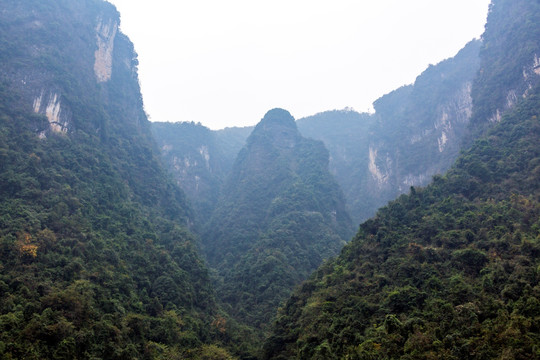 长江峡谷风光 远山