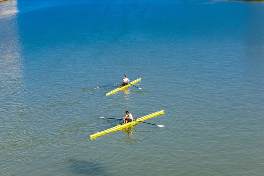 湿地公园湖泊皮划艇训练