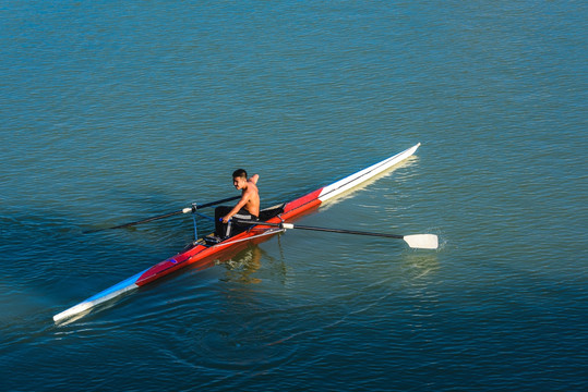 湿地公园湖泊皮划艇训练