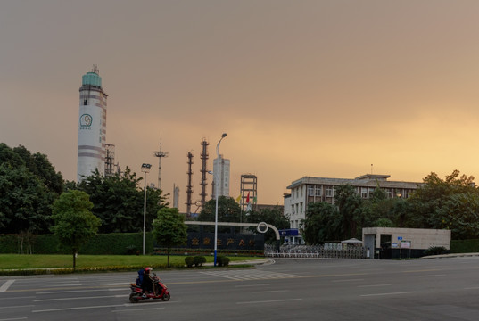 化工厂大门 夕阳