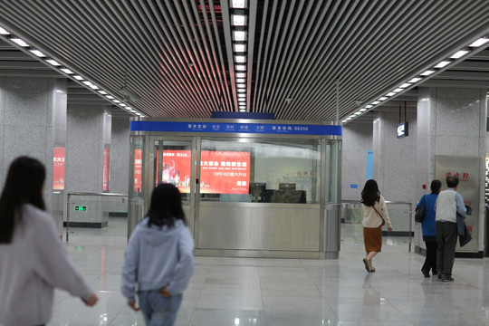 武汉地铁站装饰