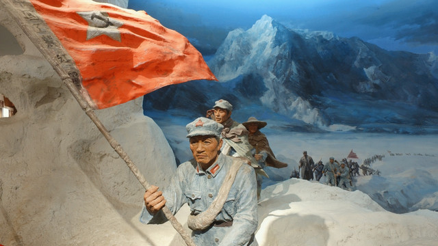 红军过雪山场景雕塑
