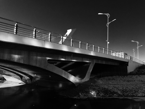 暗冬下的桥