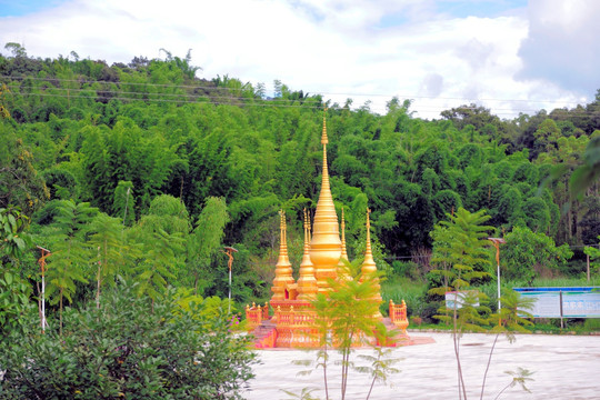 迁糯佛寺