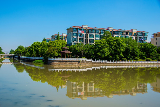 上海闵行区横泾河河边风光