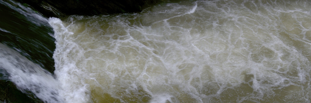 清澈山溪 高山流水 山涧泉水