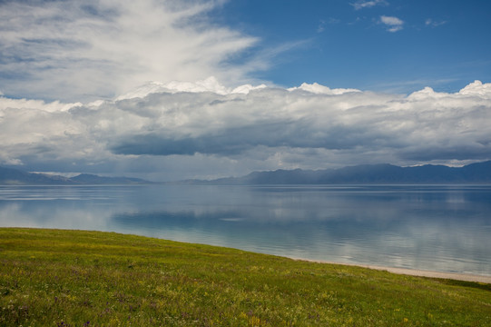 新疆塞里木湖