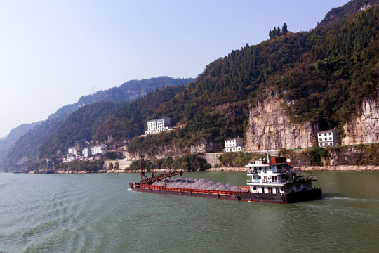 长东三峡运输船