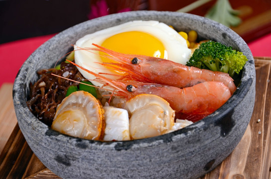 海鲜石锅饭