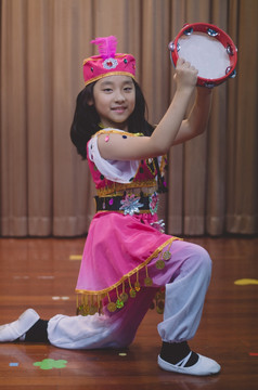 新疆舞女孩