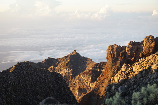 林贾尼火山徒步