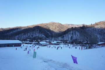 雪谷滑雪