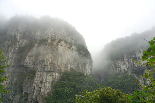 雾锁群峰 武隆天坑喀斯特地貌