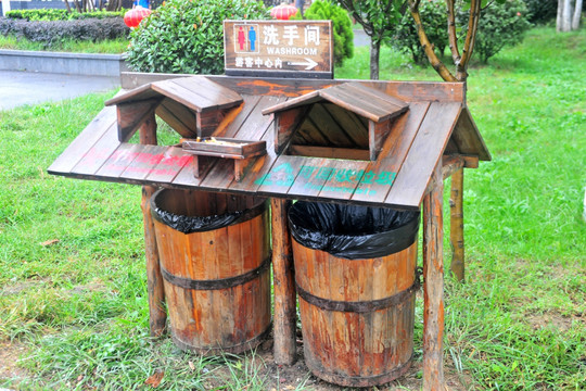 木质回收垃圾桶
